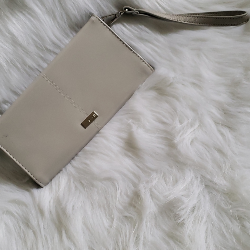 🤍💫Finally price 🤍💫Jewell wallet